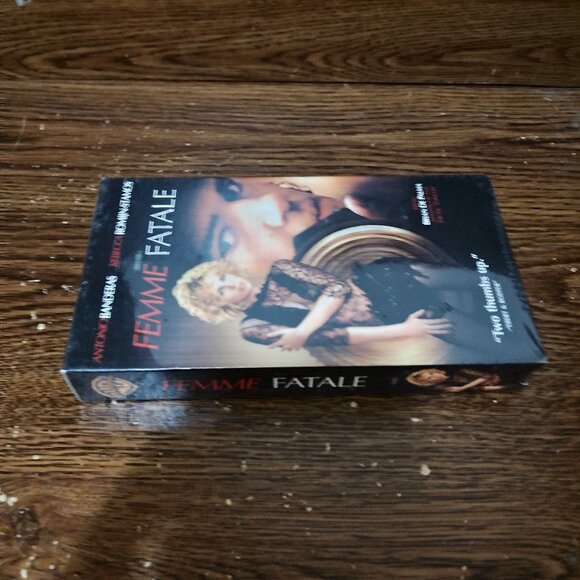 Femme Fatale (VHS, 2002, unopened / new with watermark) Rebecca Romijn-Stamos - Picture 3 of 4